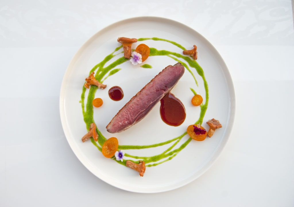 Le magret de canard des landes / girolles / coulis de persil / Kumquat / jus d'agrumes par Adam Brunet Chef à Domicile sur le Bassin d'Arcachon et Bordeaux