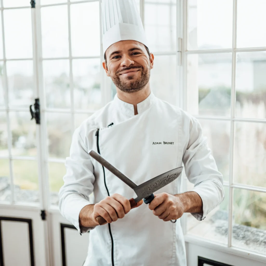 Professional French Chef Dubai - Culinary Expertise Professional personal chef Dubai with premium  knives ready for home cooking service
